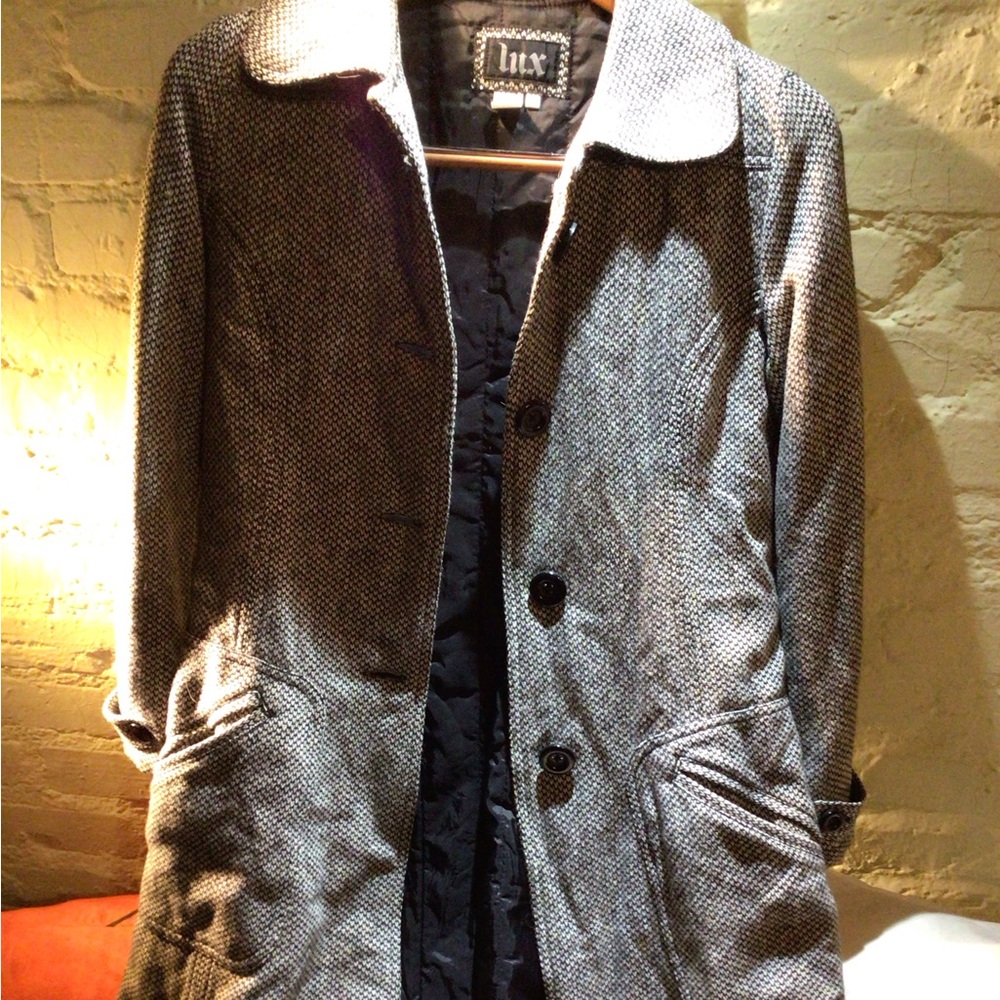 LUX READ! SMALL STITCH PULLWomen's Black and White Herringbone Coat